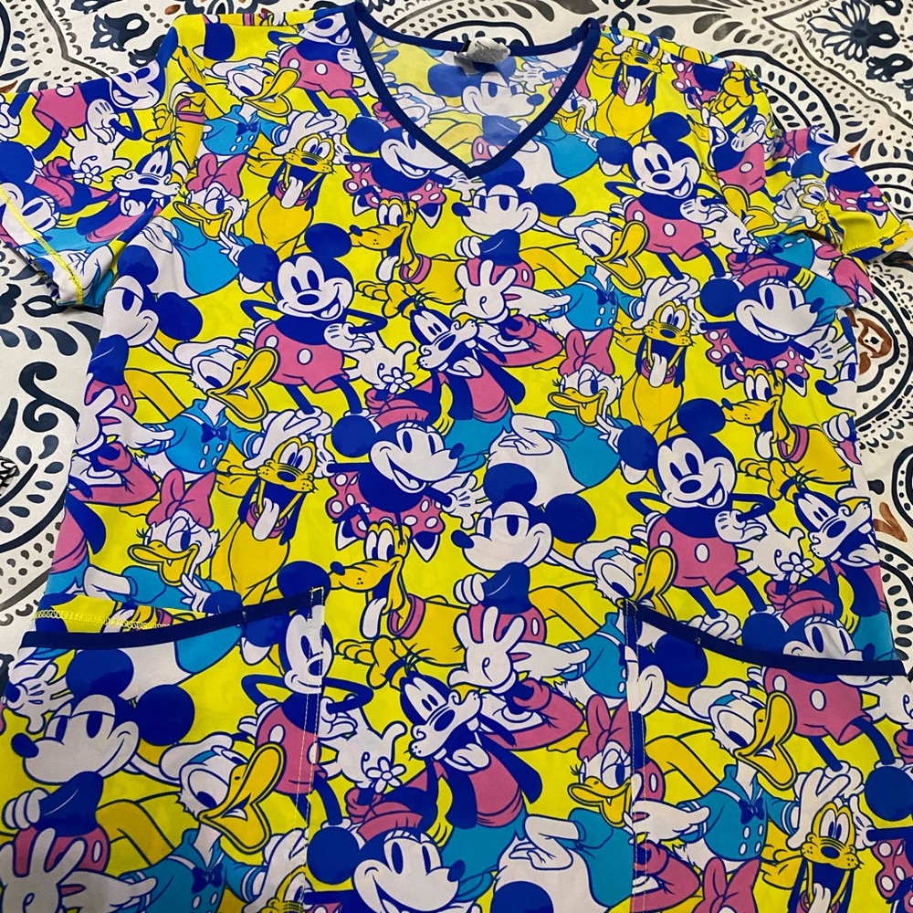 Disney Scrub Top Size Medium